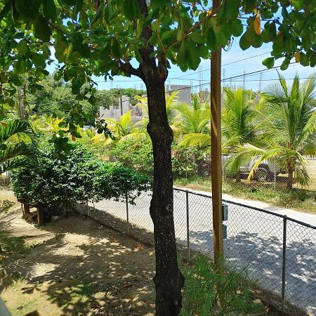 Single-Family Home With Gated Tropical Yard 웨스트 엔드 외부 사진