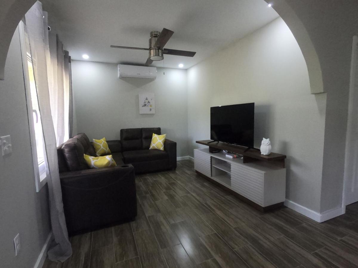 Single-Family Home With Gated Tropical Yard 웨스트 엔드 외부 사진